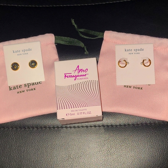 Happy Holidays Giftaway $450 Retail - Picture 7 of 11